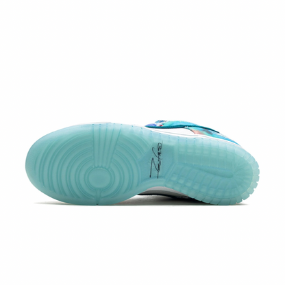 DUNK LOW SB
"Futura Laboratories - Bleached Aqua"